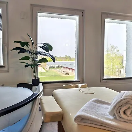 Loft Fuer Bis Zu 12, Whirlpool, Infrarotsauna, Arcade-spiele, Tischfussball, Wii Nuremberga