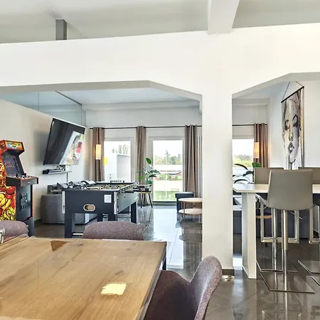 Apartamento Loft Fuer Bis Zu 12, Whirlpool, Infrarotsauna, Arcade-spiele, Tischfussball, Wii