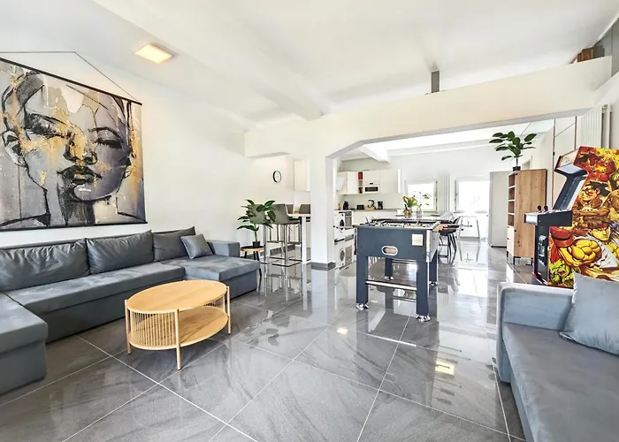Loft Fuer Bis Zu 12, Whirlpool, Infrarotsauna, Arcade-spiele, Tischfussball, Wii *