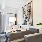 Loft Fuer Bis Zu 12, Whirlpool, Infrarotsauna, Arcade-spiele, Tischfussball, Wii