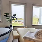 Loft Fuer Bis Zu 12, Whirlpool, Infrarotsauna, Arcade-spiele, Tischfussball, Wii נירנברג