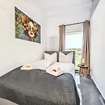 Loft Fuer Bis Zu 12, Whirlpool, Infrarotsauna, Arcade-spiele, Tischfussball, Wii