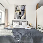 Loft Fuer Bis Zu 12, Whirlpool, Infrarotsauna, Arcade-spiele, Tischfussball, Wii נירנברג