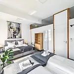 Loft Fuer Bis Zu 12, Whirlpool, Infrarotsauna, Arcade-spiele, Tischfussball, Wii נירנברג