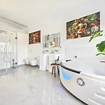 Loft Fuer Bis Zu 12, Whirlpool, Infrarotsauna, Arcade-spiele, Tischfussball, Wii * נירנברג