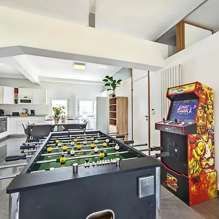 Apartment Loft Fuer Bis Zu 12, Whirlpool, Infrarotsauna, Arcade-spiele, Tischfussball, Wii *