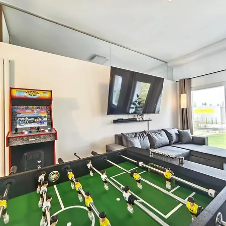 Loft Fuer Bis Zu 12, Whirlpool, Infrarotsauna, Arcade-spiele, Tischfussball, Wii * Nuremberg