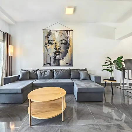 Apartment Loft Fuer Bis Zu 12, Whirlpool, Infrarotsauna, Arcade-spiele, Tischfussball, Wii *