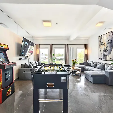 Loft Fuer Bis Zu 12, Whirlpool, Infrarotsauna, Arcade-spiele, Tischfussball, Wii Apartment *