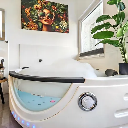Apartment Loft Fuer Bis Zu 12, Whirlpool, Infrarotsauna, Arcade-spiele, Tischfussball, Wii *