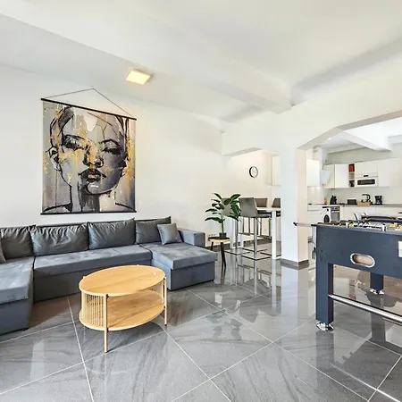 Apartment Loft Fuer Bis Zu 12, Whirlpool, Infrarotsauna, Arcade-spiele, Tischfussball, Wii