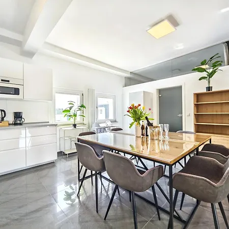 Apartment Loft Fuer Bis Zu 12, Whirlpool, Infrarotsauna, Arcade-spiele, Tischfussball, Wii Nuremberg