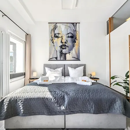 Loft Fuer Bis Zu 12, Whirlpool, Infrarotsauna, Arcade-spiele, Tischfussball, Wii Apartment *