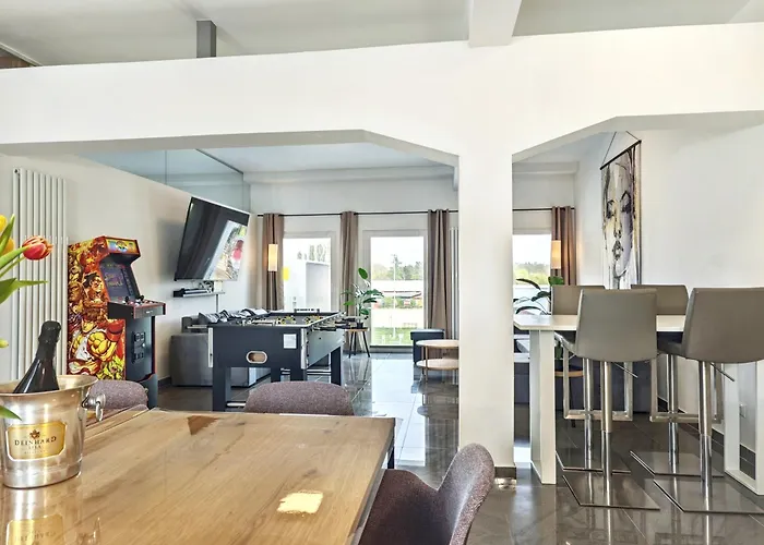 Apartment Loft Für Bis Zu 12, Whirlpool, Infrarotsauna, Arcade-spiele, Tischfußball, Wii