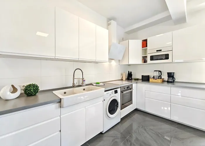Loft Für Bis Zu 12, Whirlpool, Infrarotsauna, Arcade-spiele, Tischfußball, Wii Apartment Nürnberg
