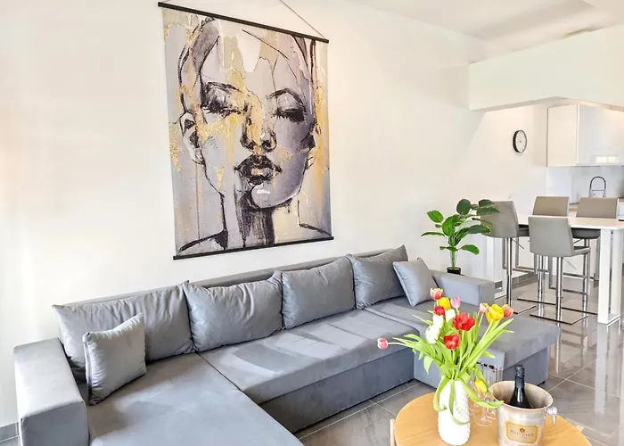 Loft Für Bis Zu 12, Whirlpool, Infrarotsauna, Arcade-spiele, Tischfußball, Wii Apartment