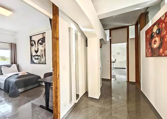 Loft Für Bis Zu 12, Whirlpool, Infrarotsauna, Arcade-spiele, Tischfußball, Wii Apartment Nürnberg