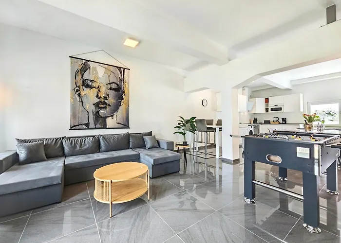 Apartment Loft Für Bis Zu 12, Whirlpool, Infrarotsauna, Arcade-spiele, Tischfußball, Wii